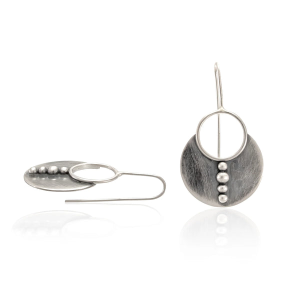 Ανακαλύψτε τον κόσμο των σκουλαρικιών: Ιστορία, τάσεις και δημιουργία