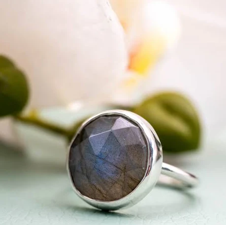 κοσμήματα λαμπραδορίτης