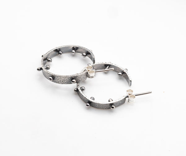 ιδιαιτερα ασημενια σκουλαρικια ροκ