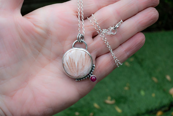 ροζ σκολεσιτης και ζαφειρι κολιε ασημενιο