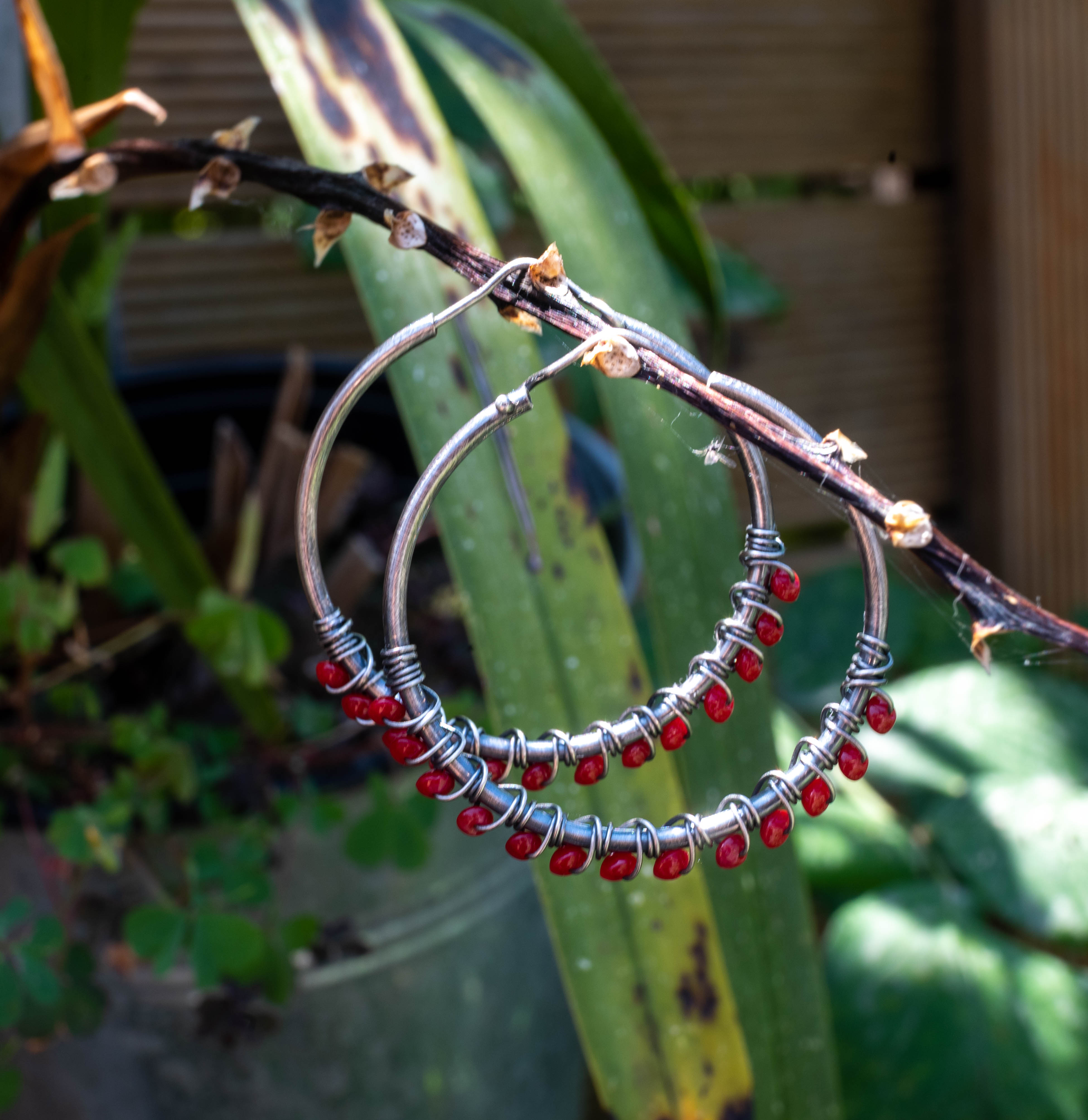 skoularikia me petres kokkines