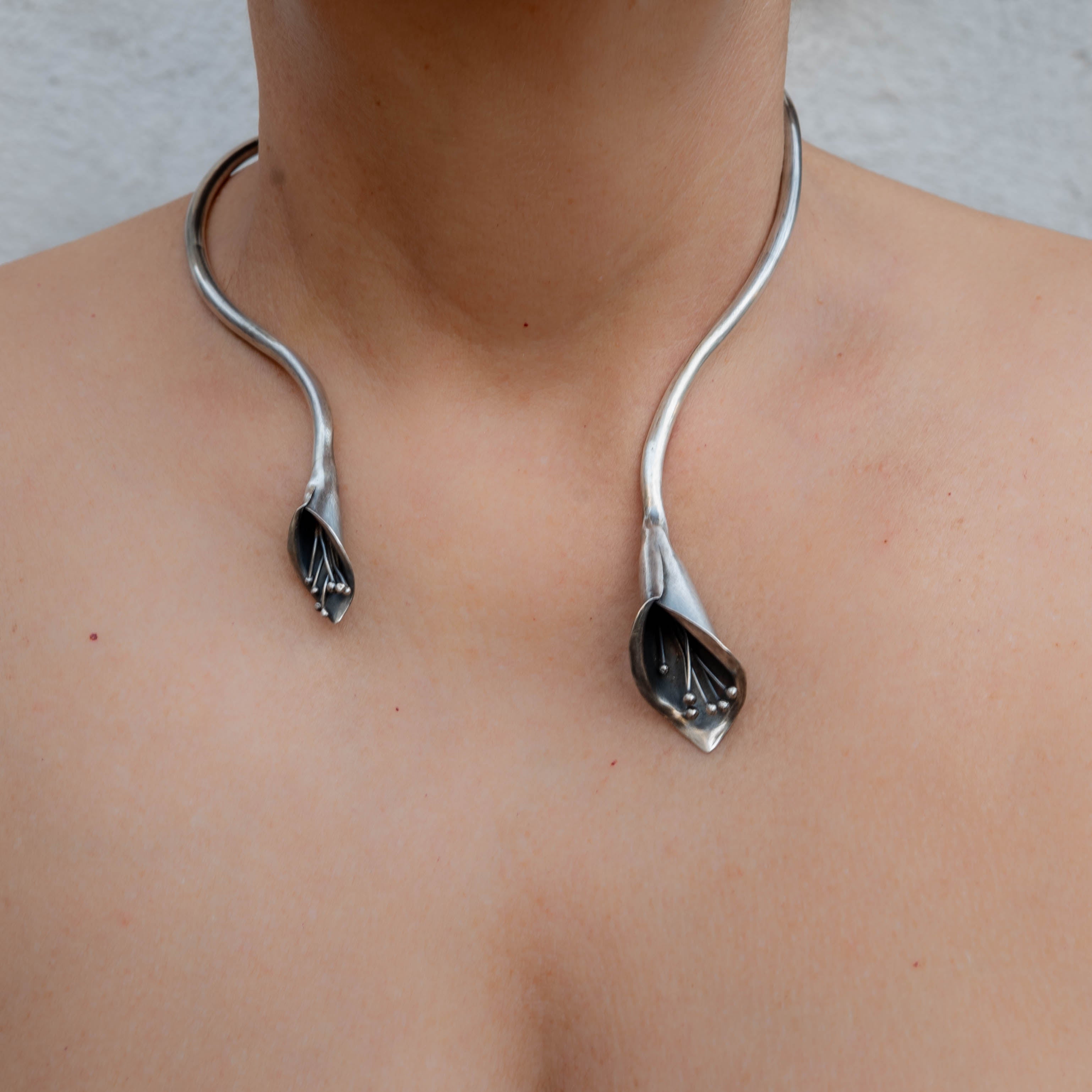 κολιε λουλουδι κρίνος