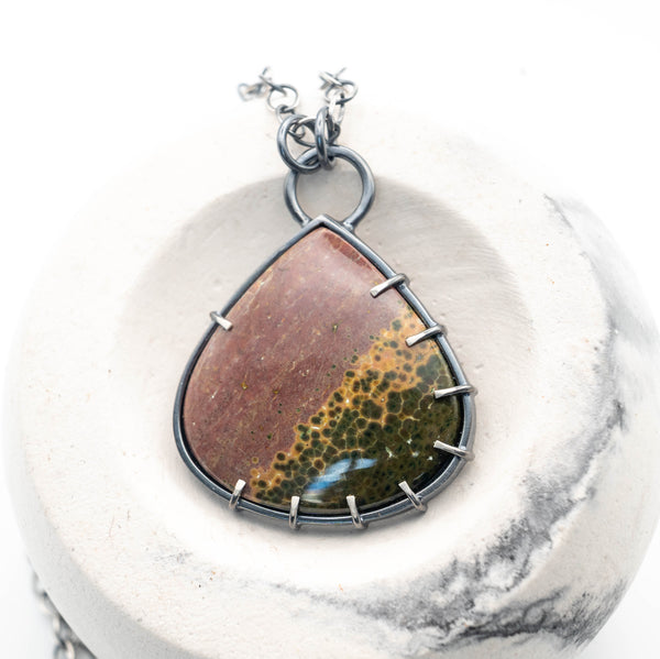 γυναικείο κολιέ ασημένιο χειροποίητο με πέτρα