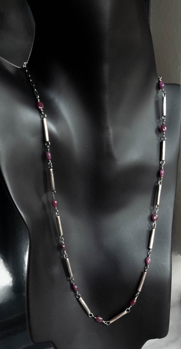 asimenio xeiropoihto kolie me petres