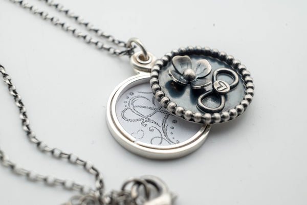 asimenia kolie xeiropoiita