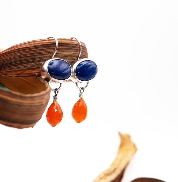 Ασημένια χειροποίητα σκουλαρίκια με Λάπις Λάζουλι και Κορνεόλη