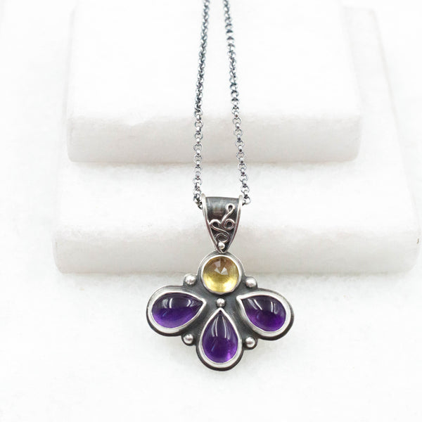 Silver necklace with Amethyst