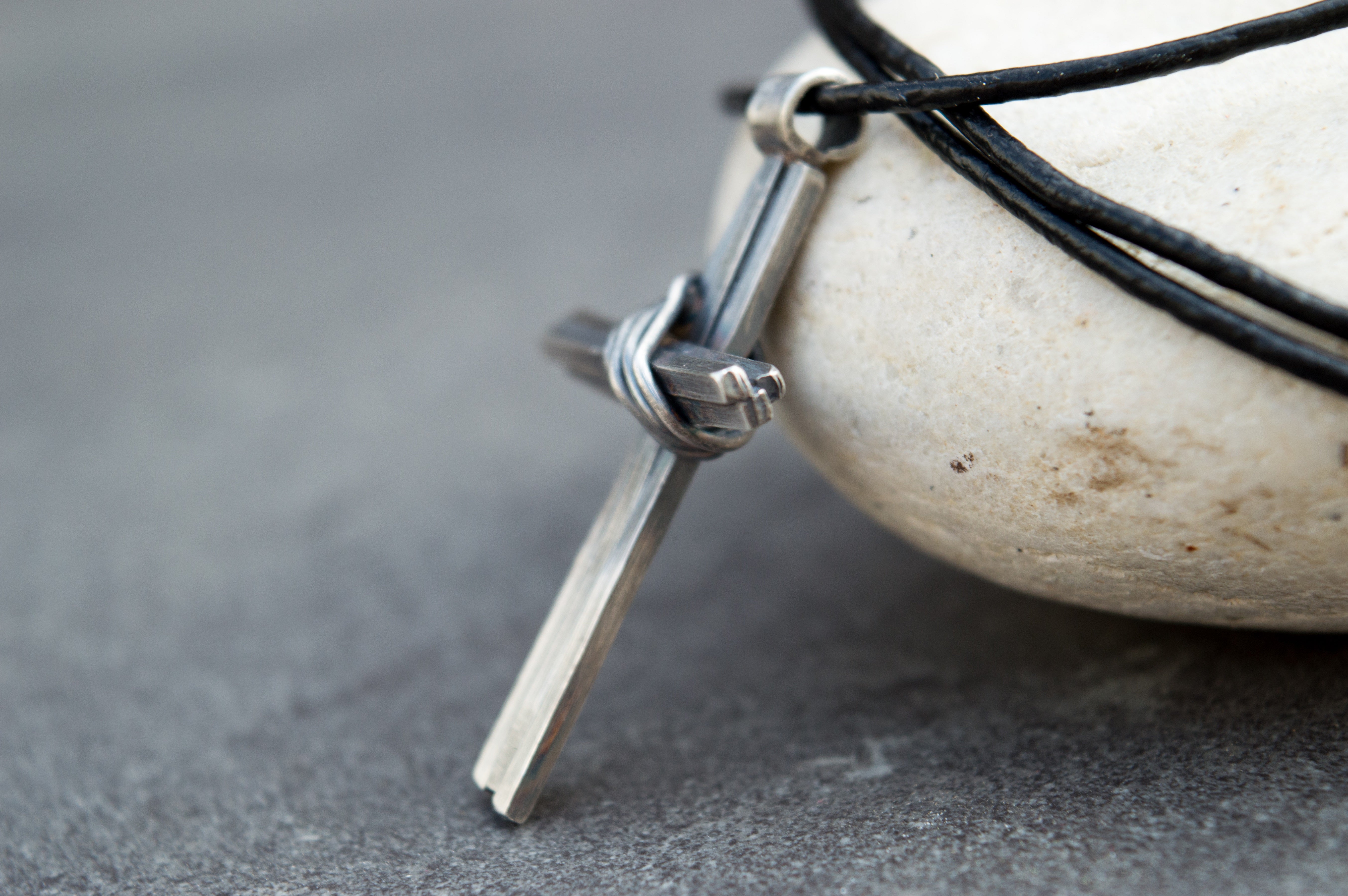 Silver Men's Cross in a Modern Design