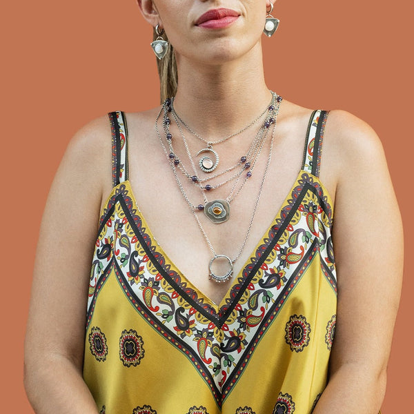 layering με κολιέ