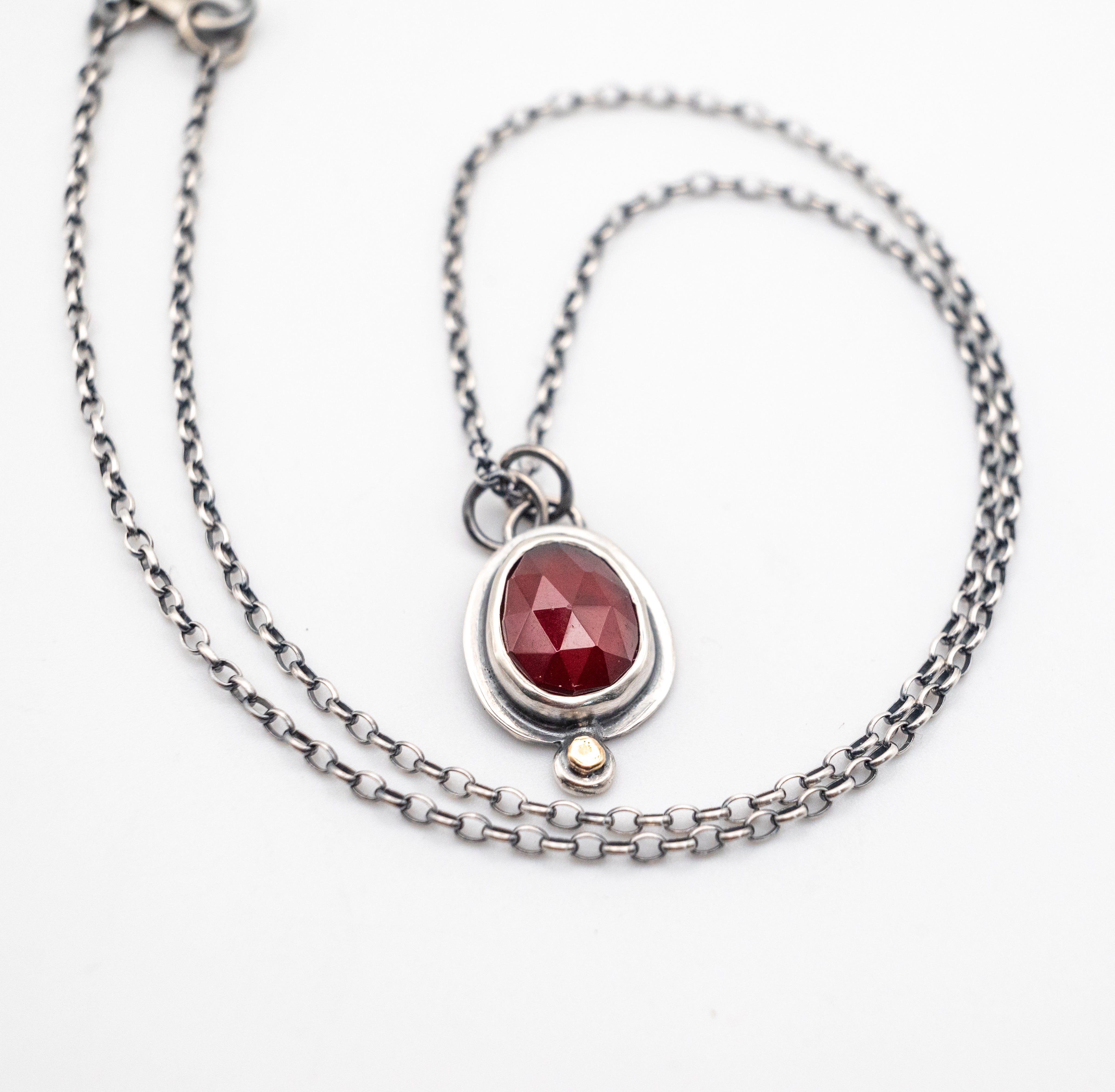 Ασημένιο κολιέ με Γρανάδα και λεπτομέρεια σε Χρυσό 14κ - SILVERstro Κοσμήματα