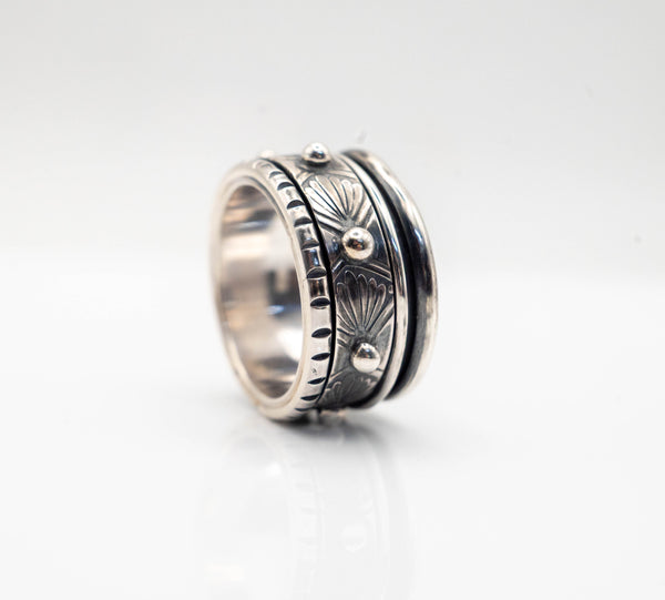 Λεπτομέρεια περιστρεφόμενου κρίκου spinner δαχτυλιδιού ασήμι 925 SILVERstro