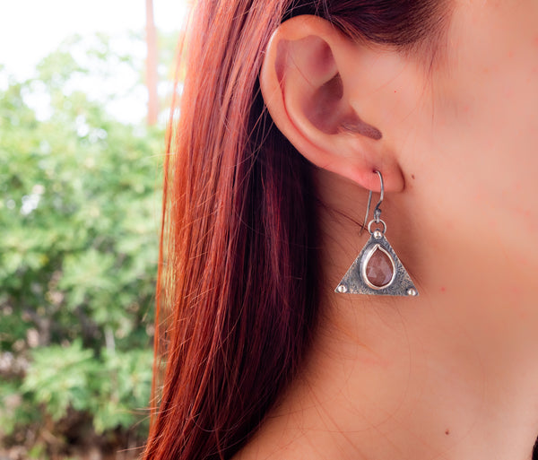 Ασημένια σκουλαρίκια με Φεγγαρόπετρα (Peach Moonstone)