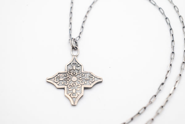 Σταυρός ασημένιος με Floral σχέδιο