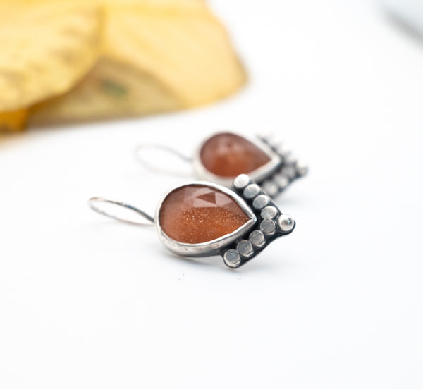 Ασημένια σκουλαρίκια με Φεγγαρόπετρα