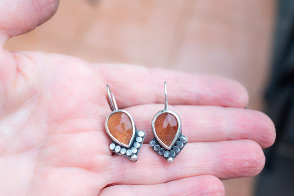 Ασημένια σκουλαρίκια με Φεγγαρόπετρα