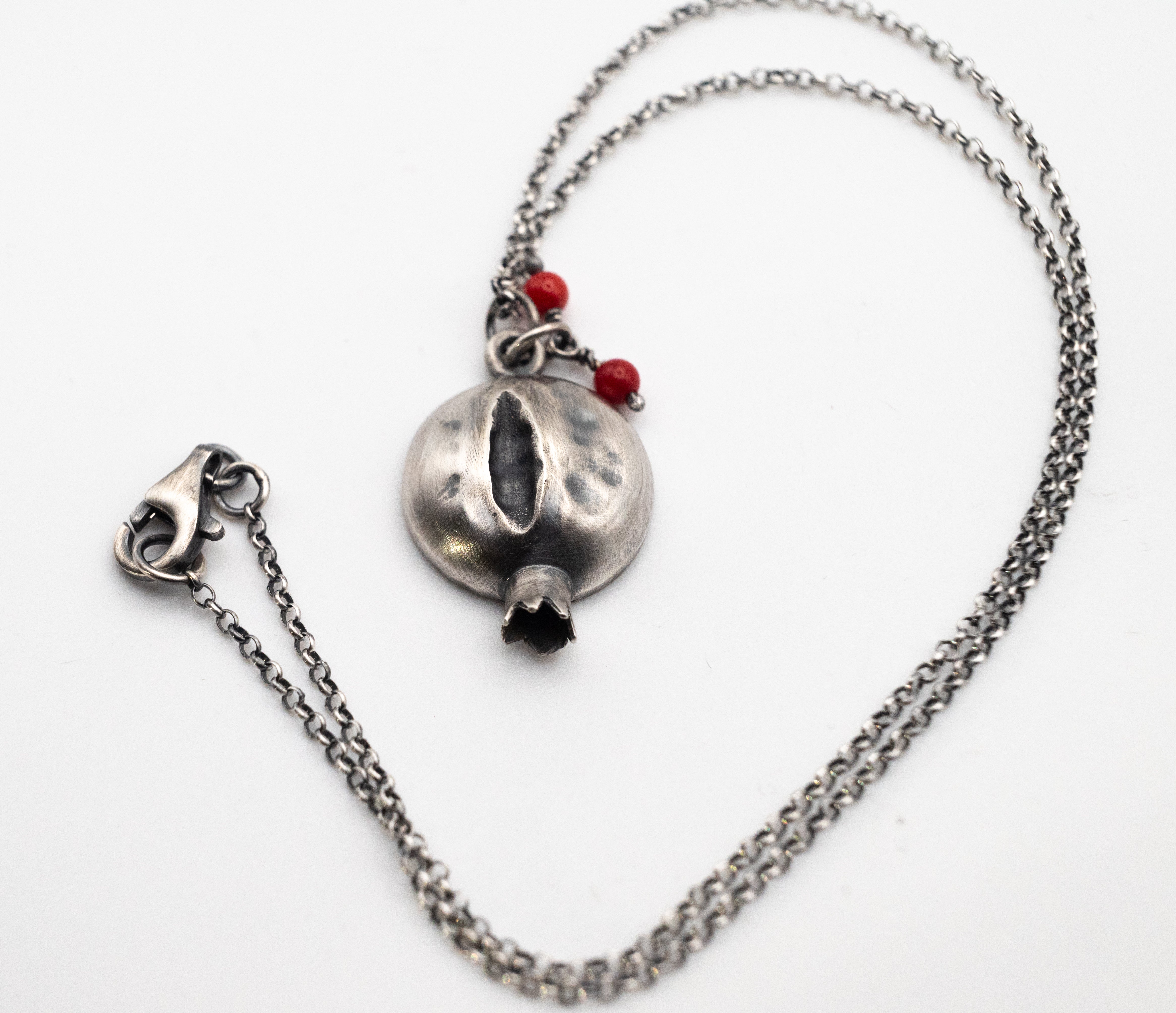 ροδι μενταγιον
