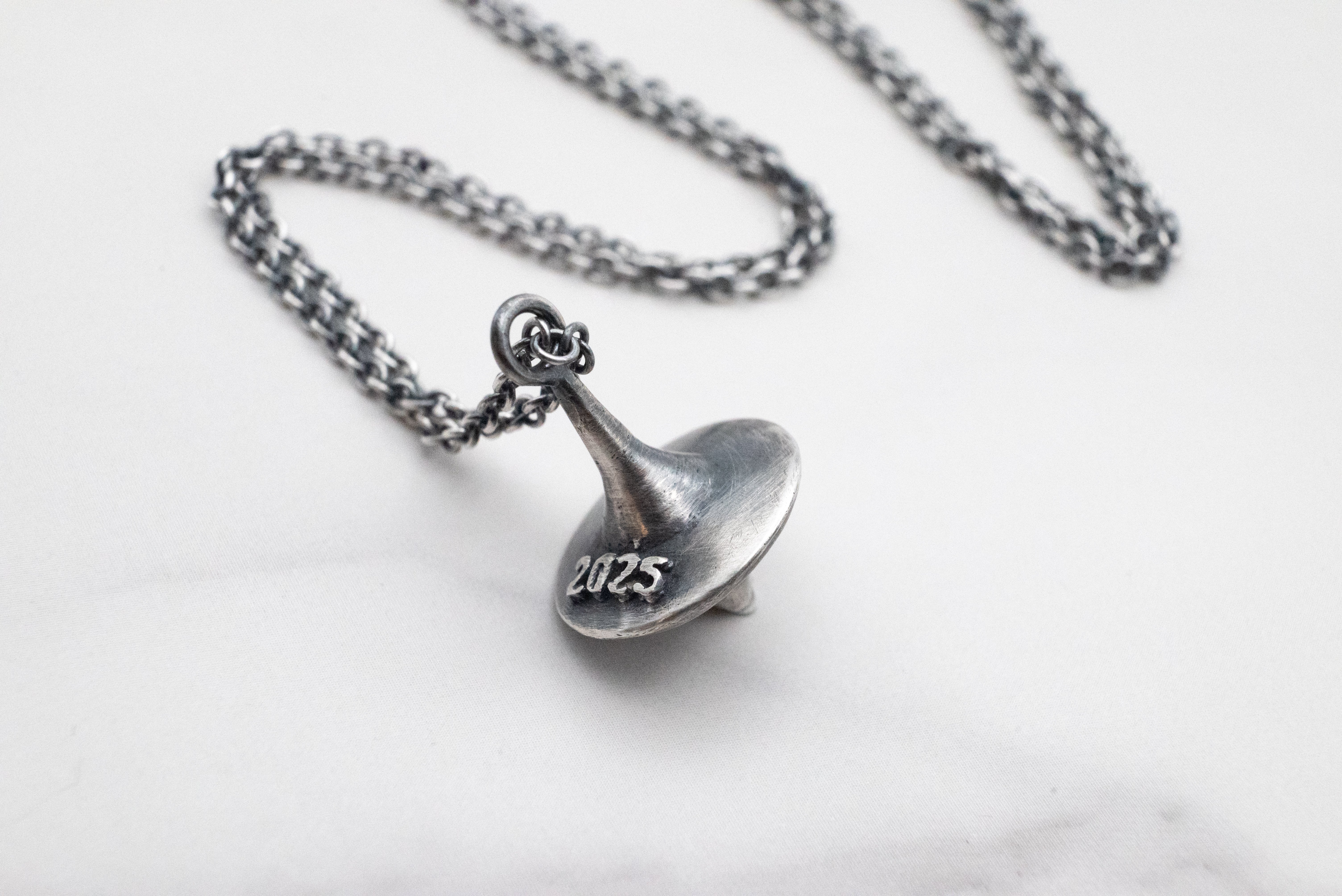 γουρι κολιε για το 2025