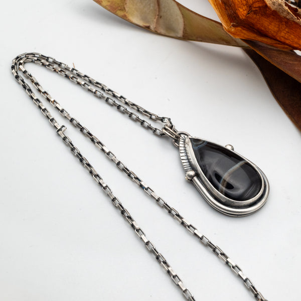 ασημενιο κολιε με αχατη