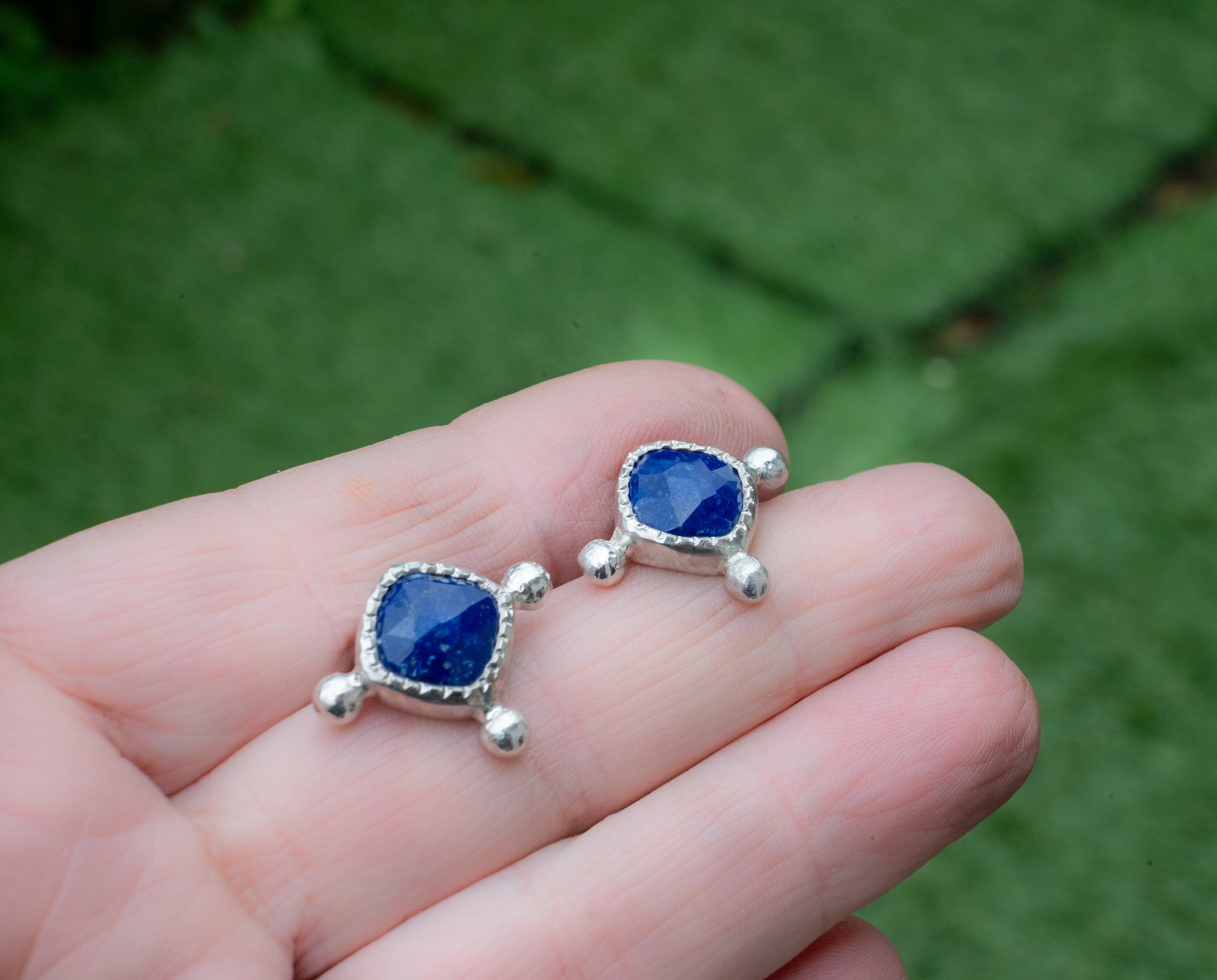 σκουλαρικια καρφωτα ασημενια με πετρες