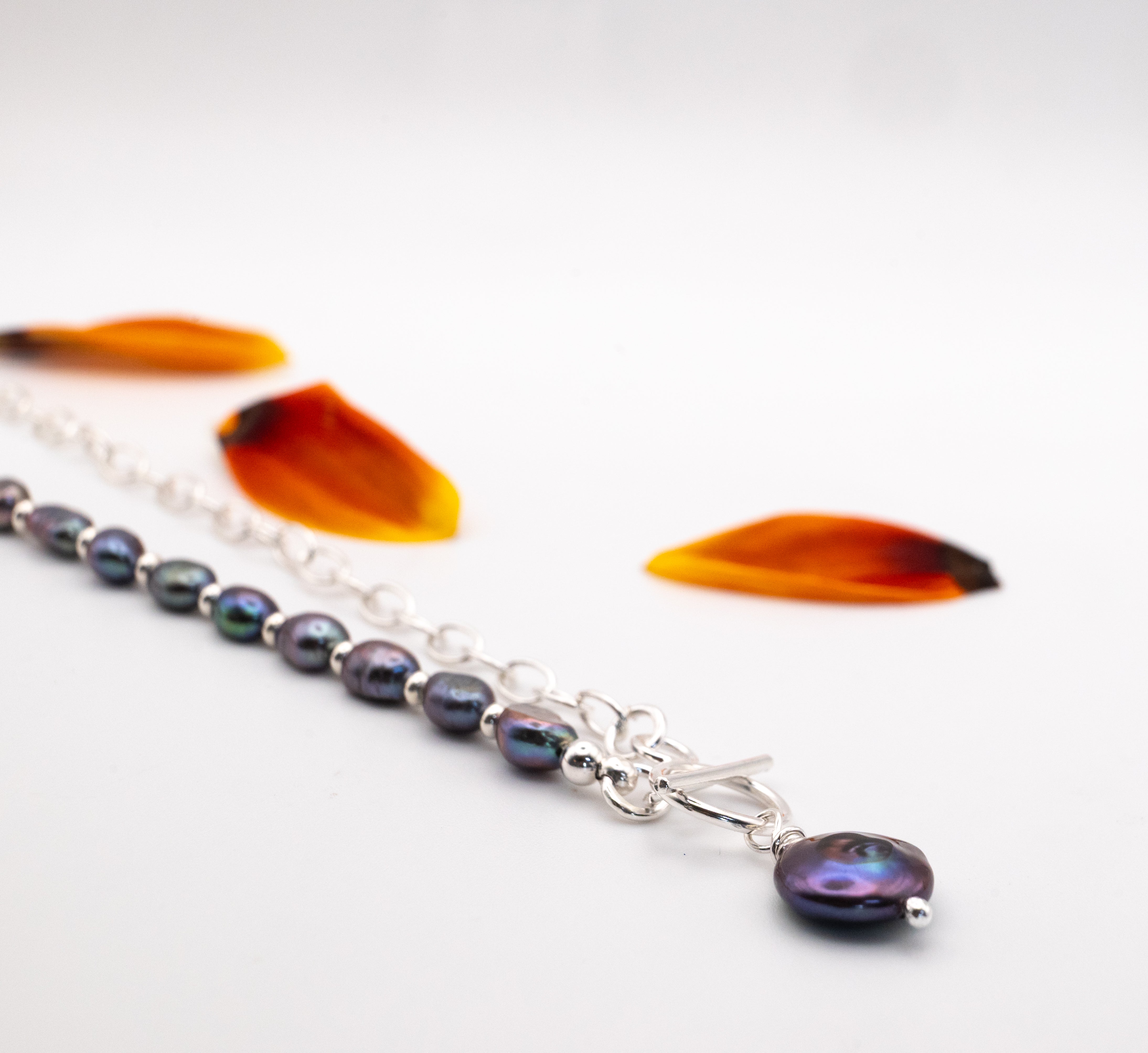 κολιέ με γκρι μαργαριτάρια 