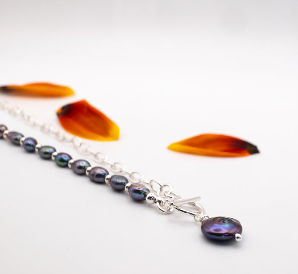 κολιέ με γκρι μαργαριτάρια 