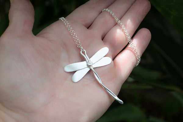 ασημένιο κολιέ εμπνευσμένο από τη φύση