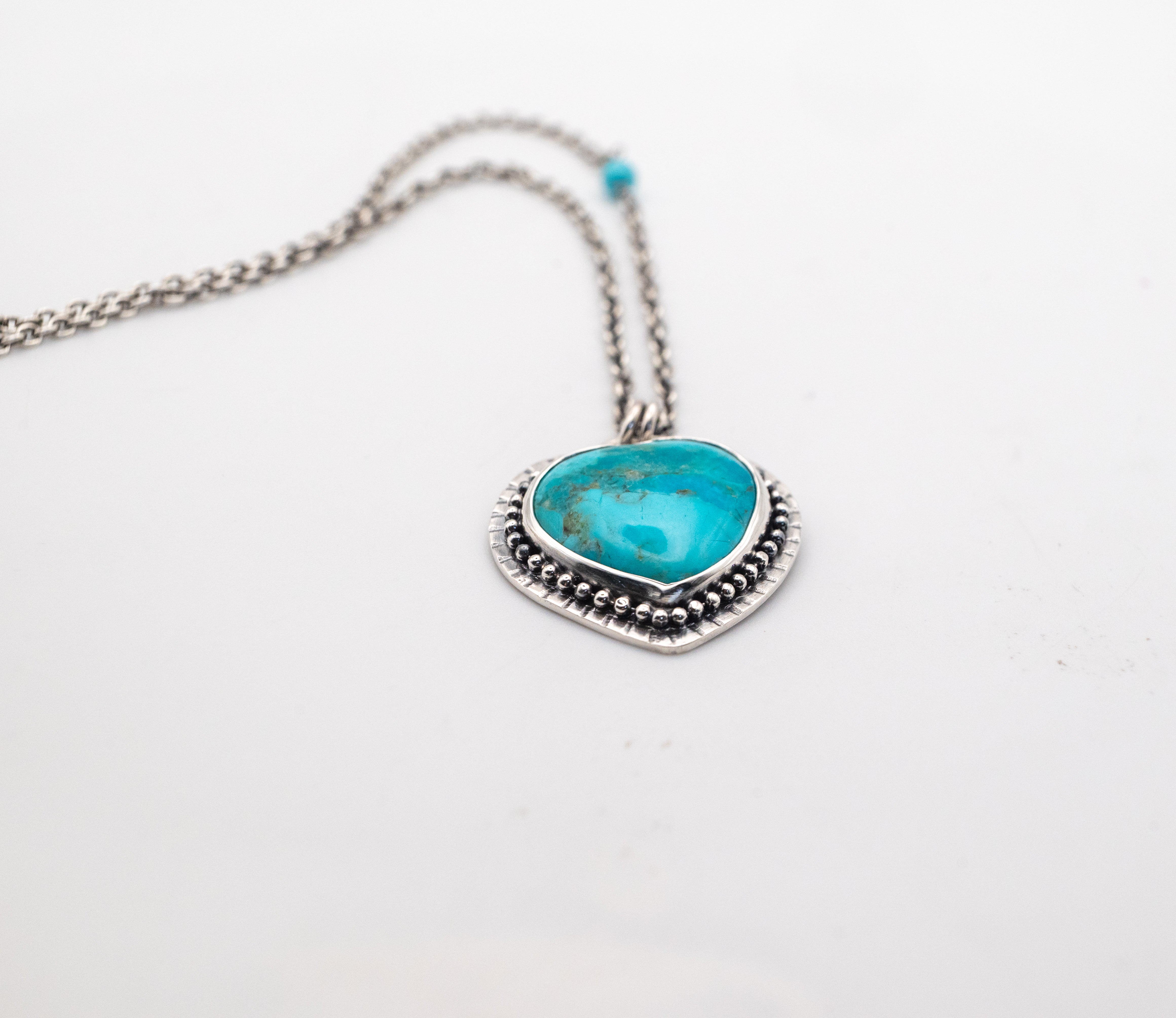 τυρκουαζ πετρα σε σχημα καρδιας