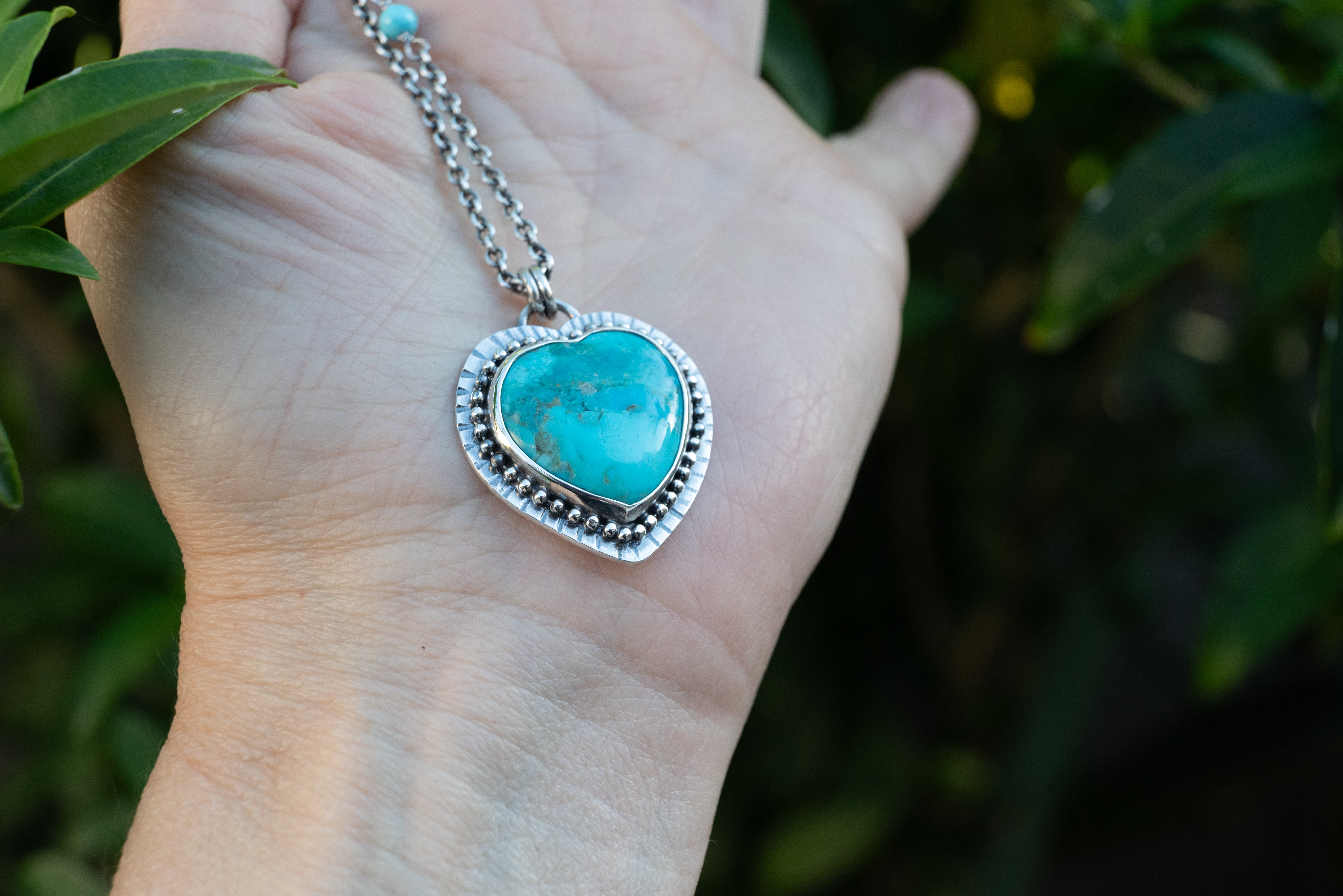 Χειροποίητο κολιέ από ασήμι και Mohave πέτρα