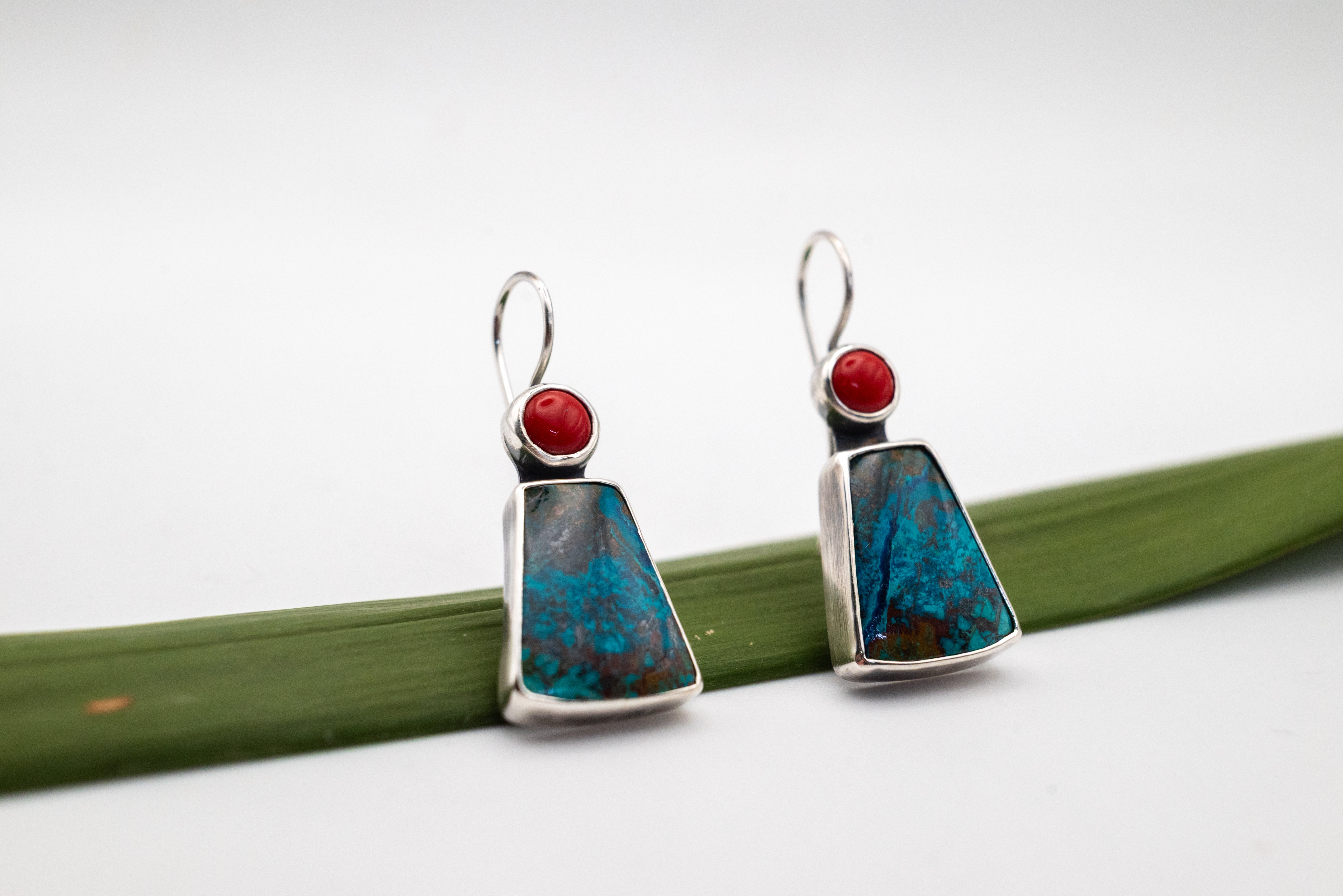 σκουλαρικια με μπλε πετρες φυσικους κρυσταλλους ενεργειακους