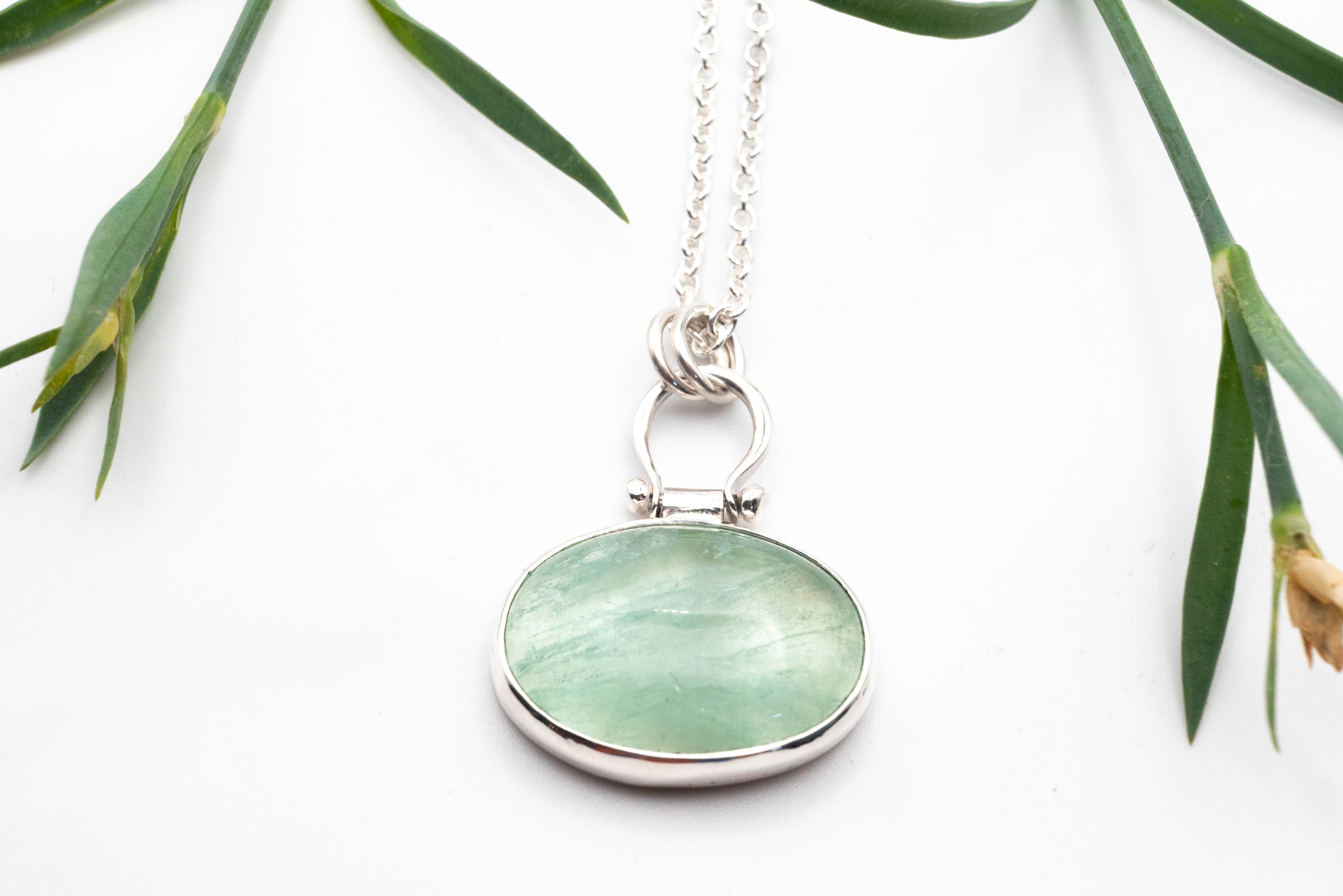 κολιε με πρασινη πετρα φθορίτη