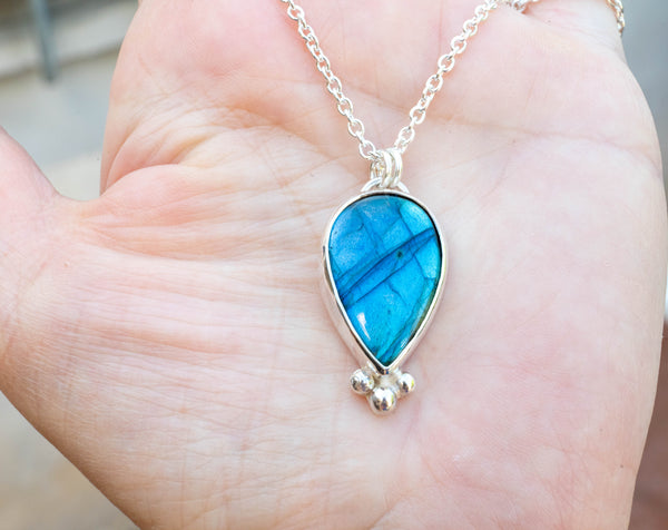 πετρα λαμπραδοριτης