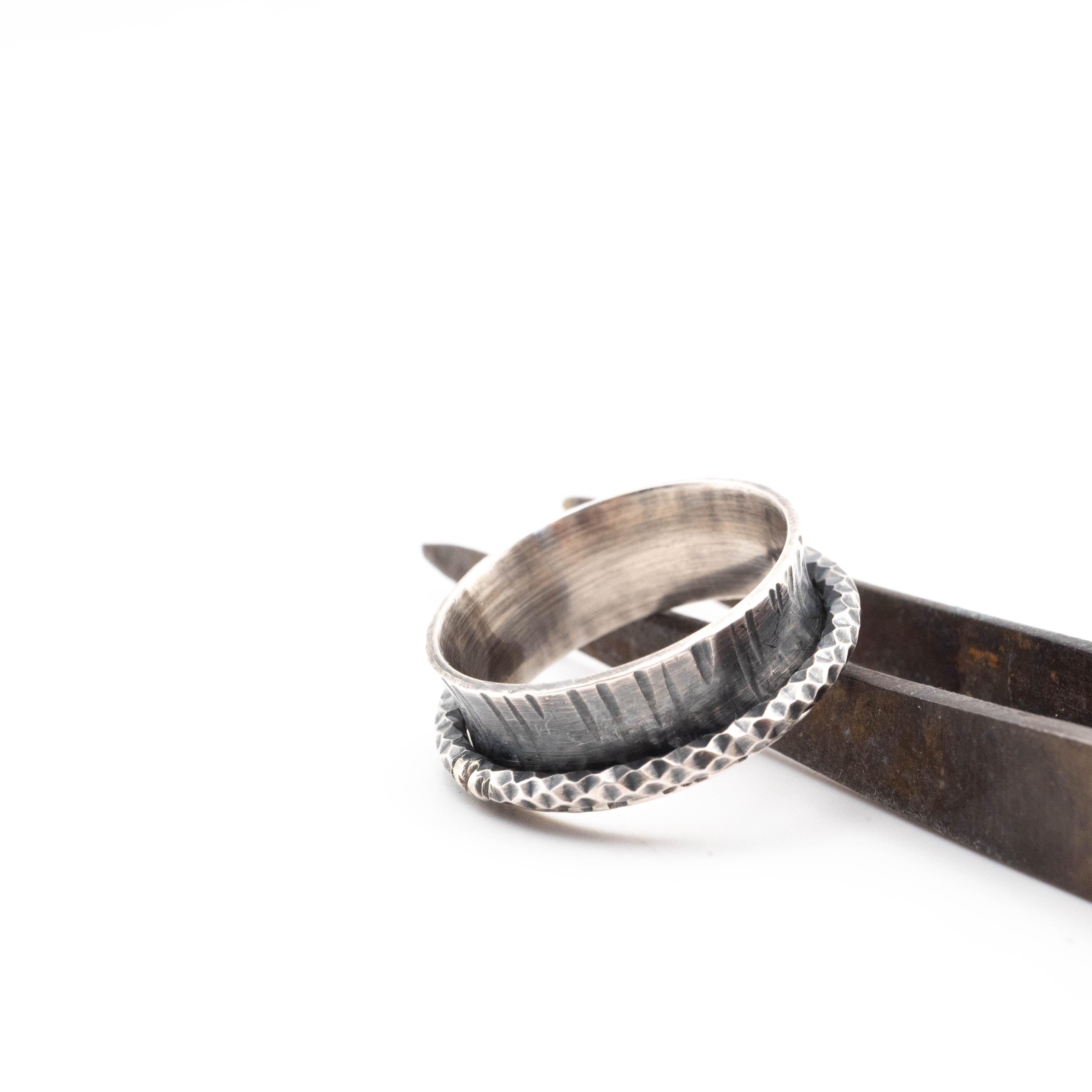 Ασημένιο Χειροποίητο Spinner Δαχτυλίδι με Σφυρήλατη Υφή