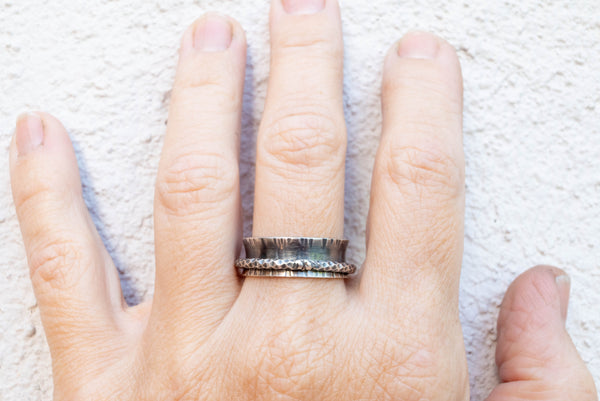 Ασημένιο Χειροποίητο Spinner Δαχτυλίδι με Σφυρήλατη Υφή