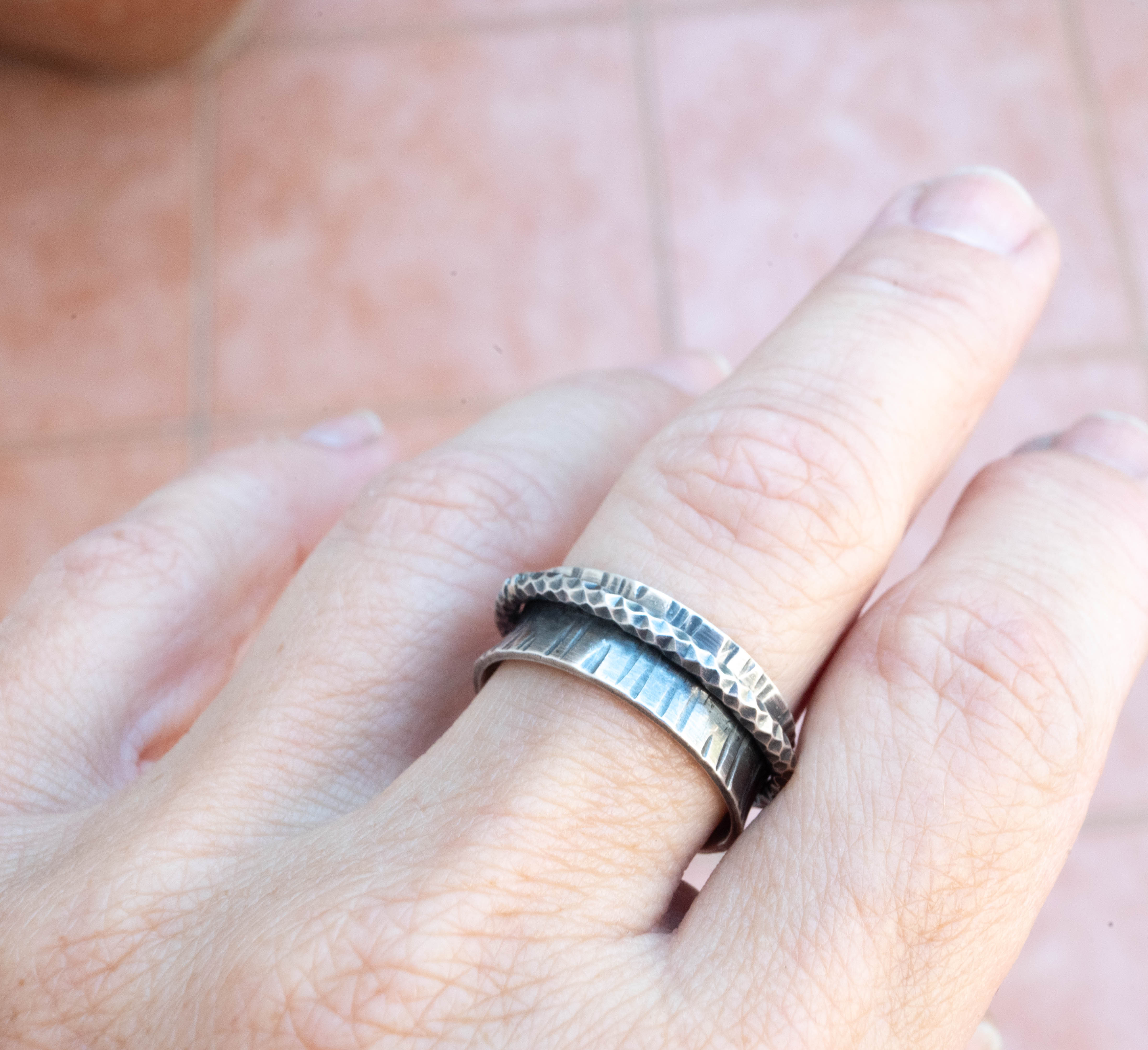 Ασημένιο Χειροποίητο Spinner Δαχτυλίδι με Σφυρήλατη Υφή