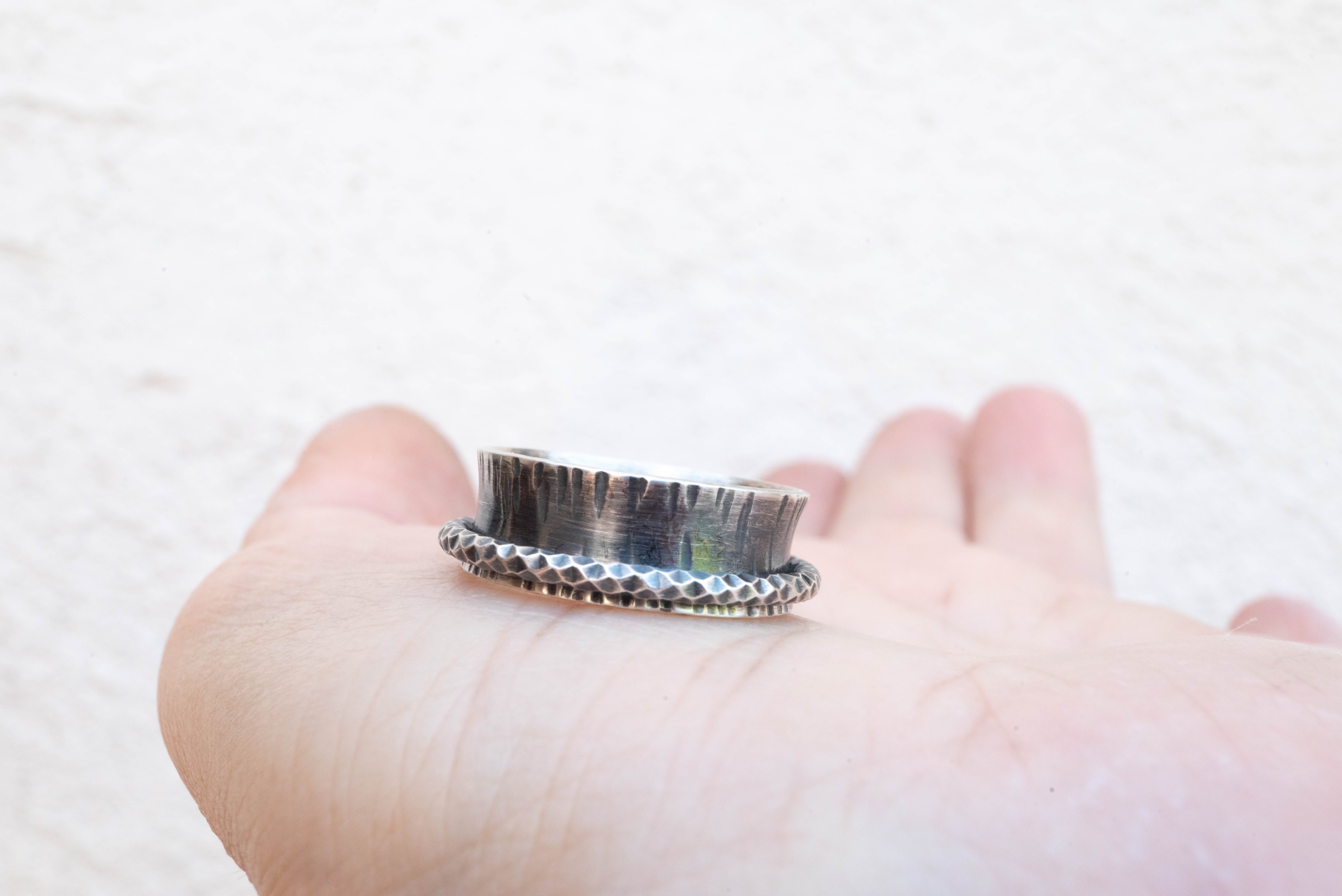 Ασημένιο Χειροποίητο Spinner Δαχτυλίδι με Σφυρήλατη Υφή