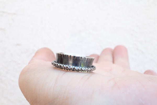 Ασημένιο Χειροποίητο Spinner Δαχτυλίδι με Σφυρήλατη Υφή