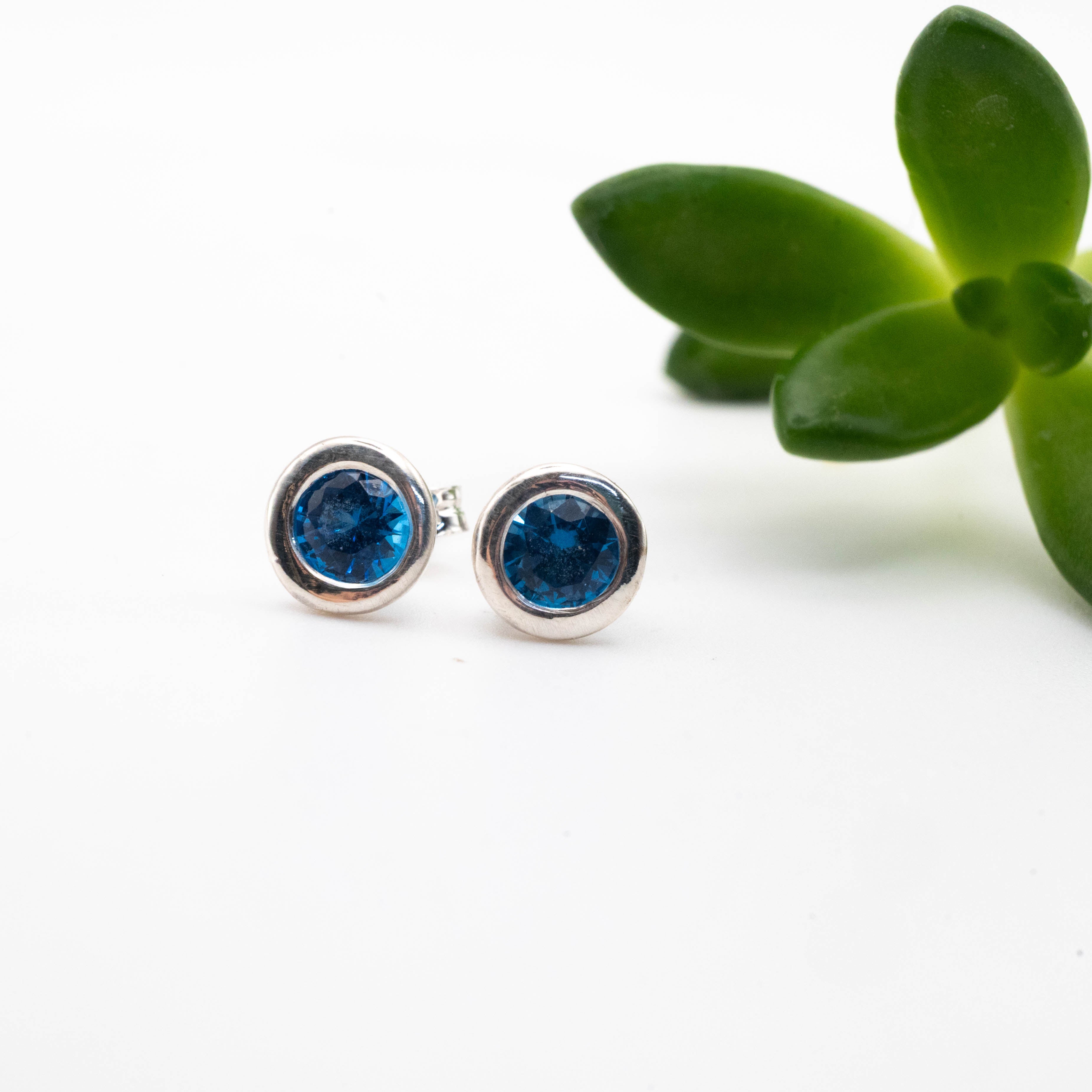 χειροποιητα μικρα σκουλαρικια καρφακια με μπλε πετρα