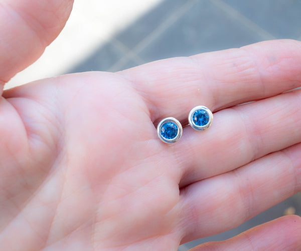 μικρα ασημενια καρφακια σκουλαρικια