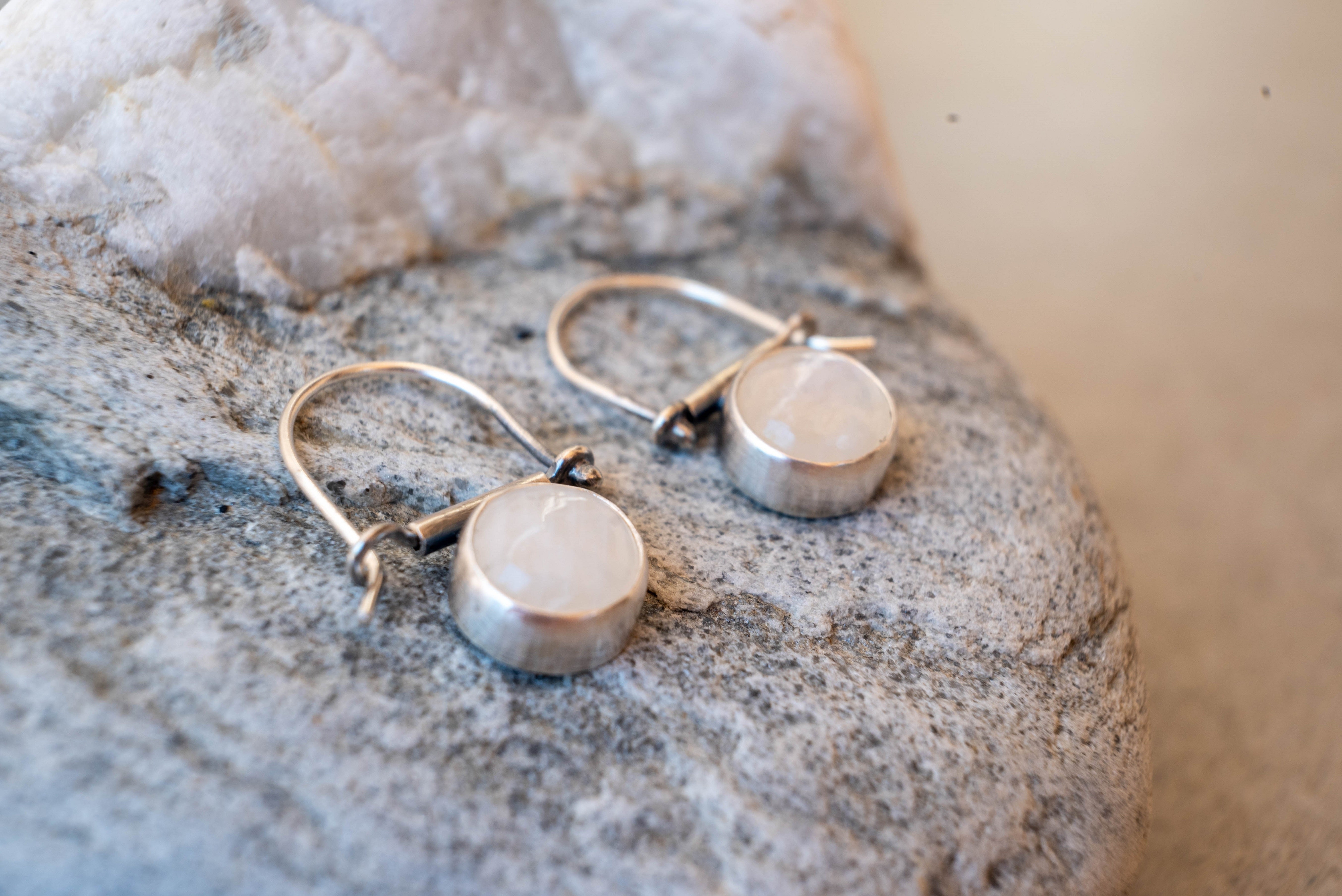 σκουλαρικια με φεγγαροπετρα