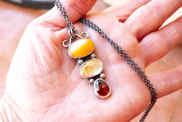 Χειροποίητο ασημένιο κολιέ με Οπάλιο, Κιτρίνη και Κόκκινο Γρανάτη