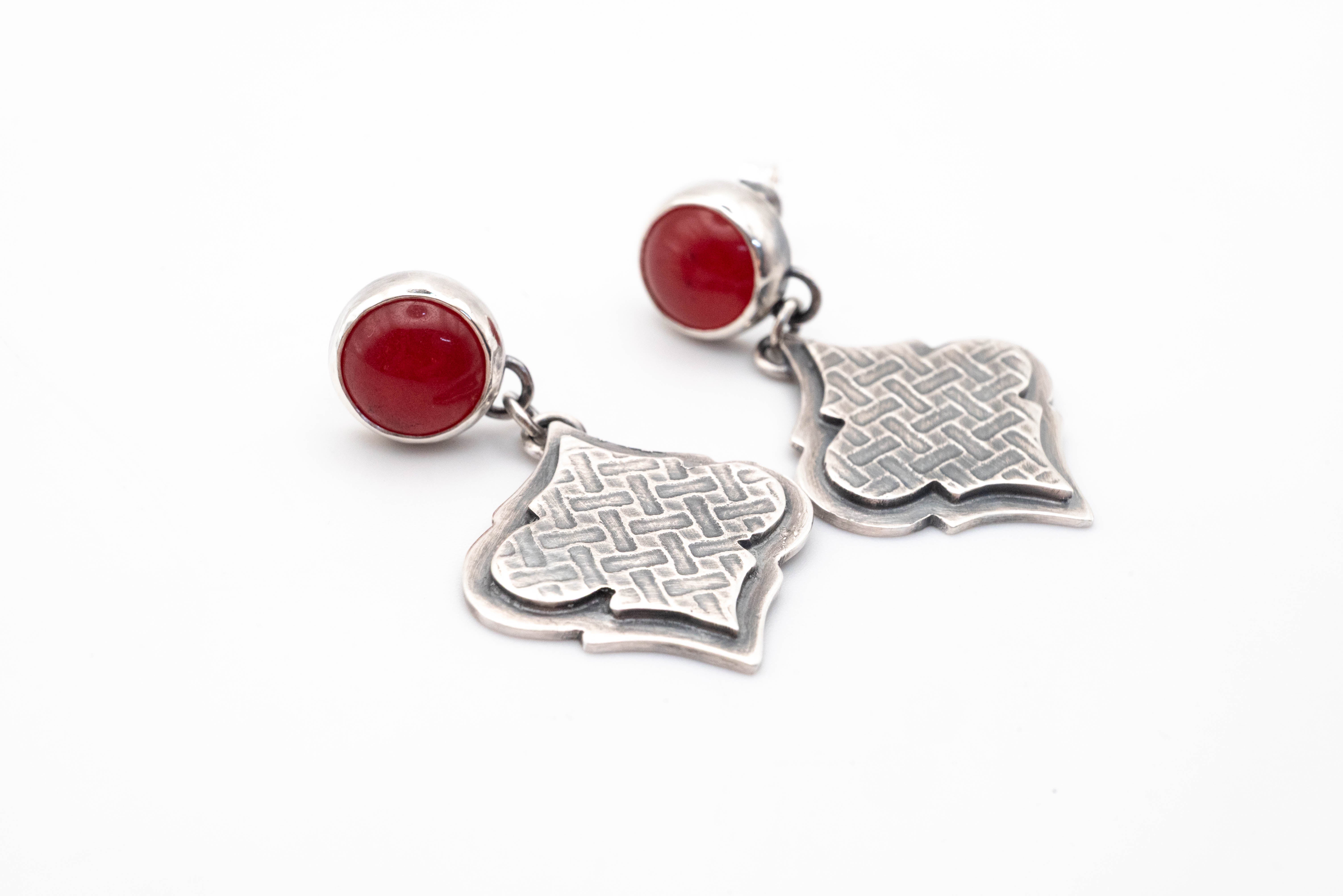 Ασημένια σκουλαρίκια με κόκκινο νεφρίτη και μαροκινό σχέδιο