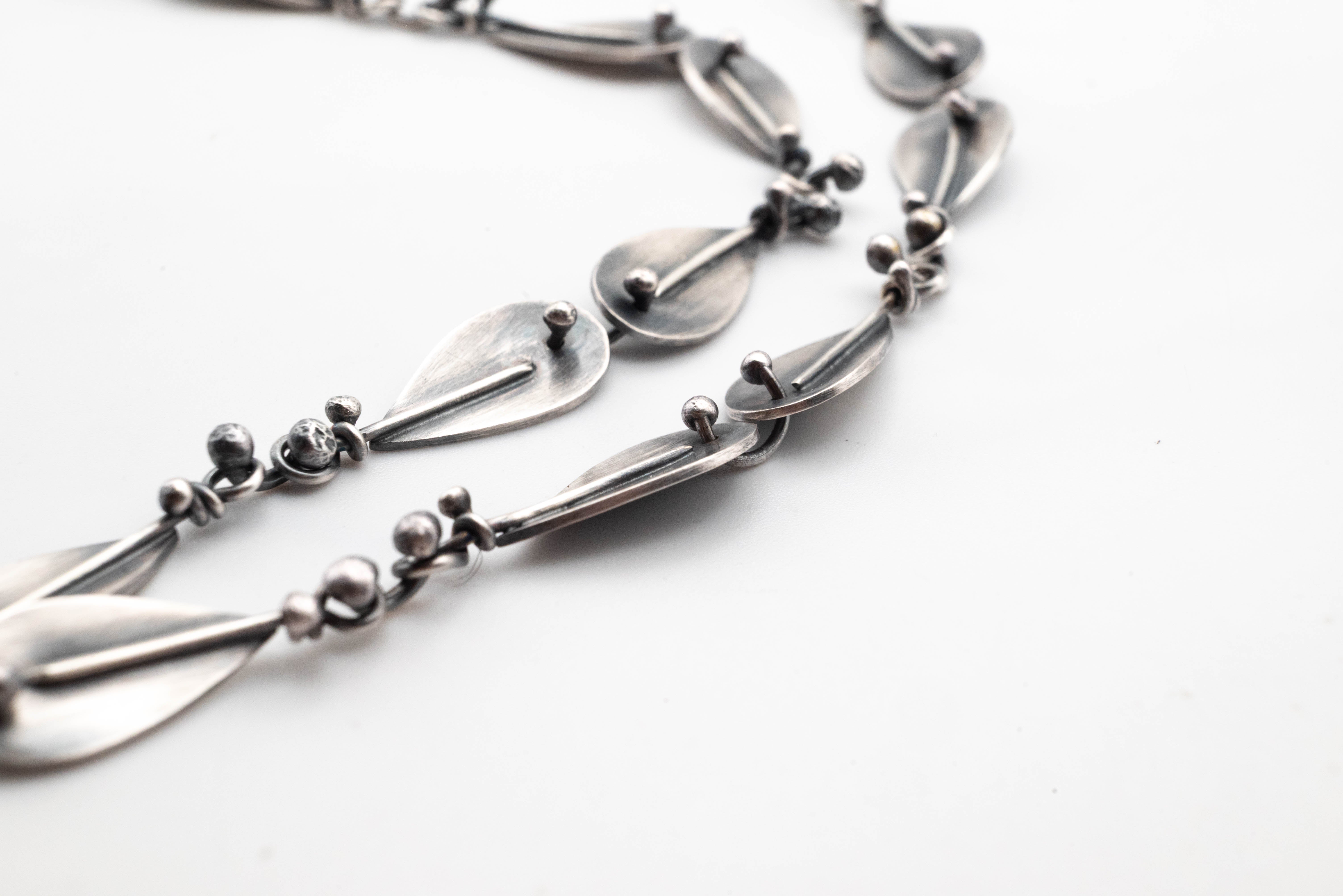 statement ασημένιο κολιέ για layering