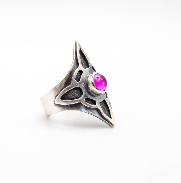 μοντέρνο γεωμετρικό κόσμημα