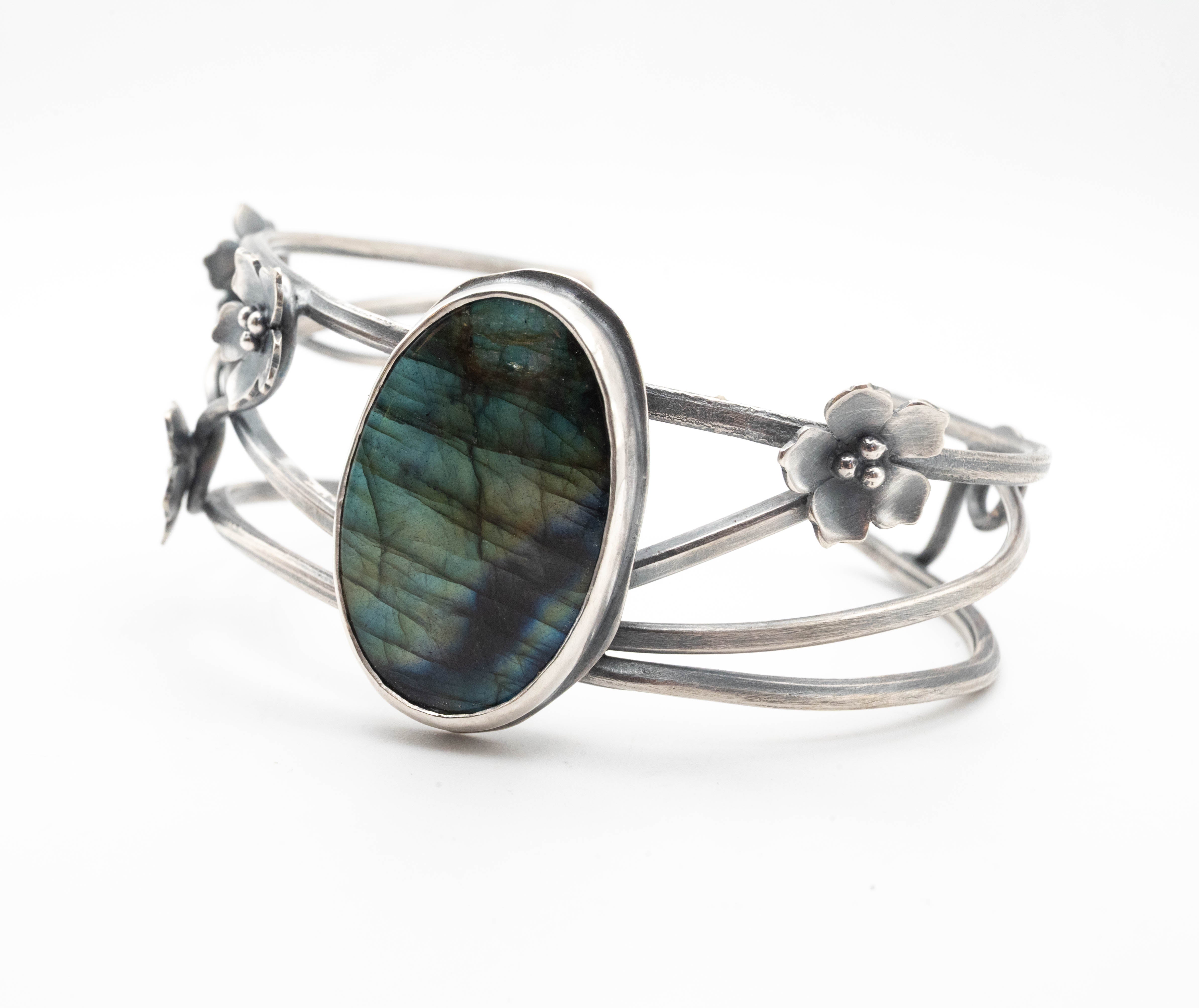 μασίφ ασημένιο βραχιόλι με λουλούδια