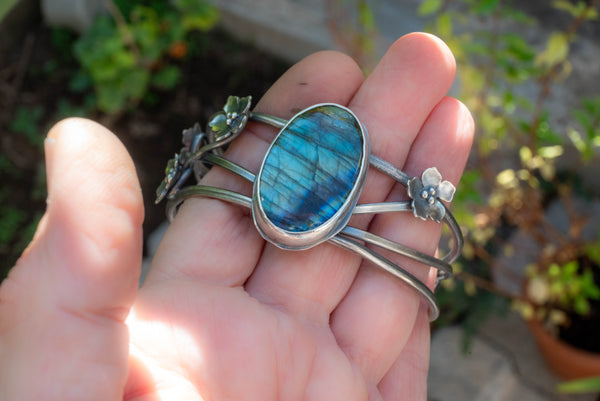 χειροποίητο βραχιόλι φλοράλ σχέδιο