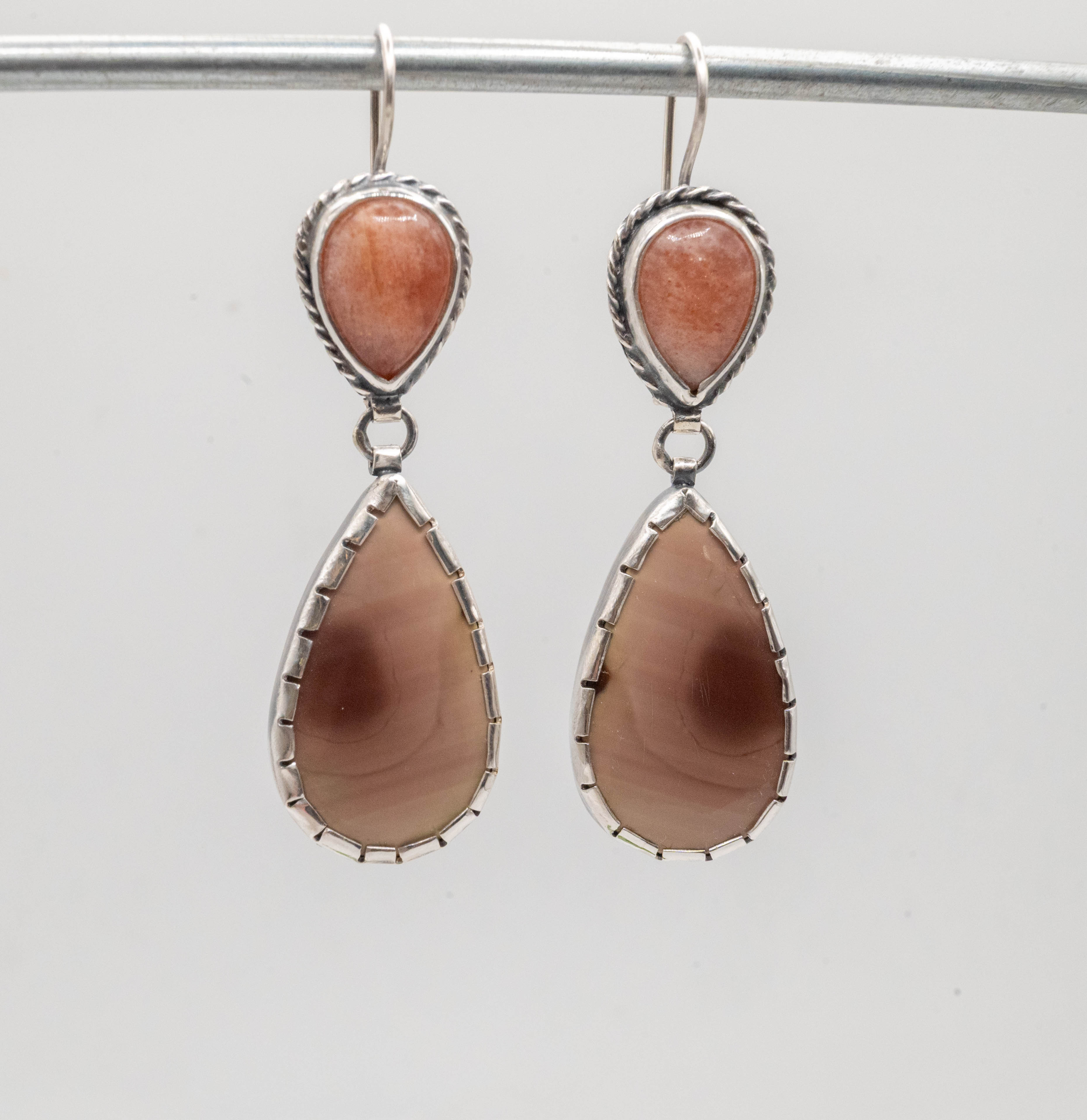 ασημένια χειροποίητα κρεμαστα σκουλαρίκια με φυσικες πετρες