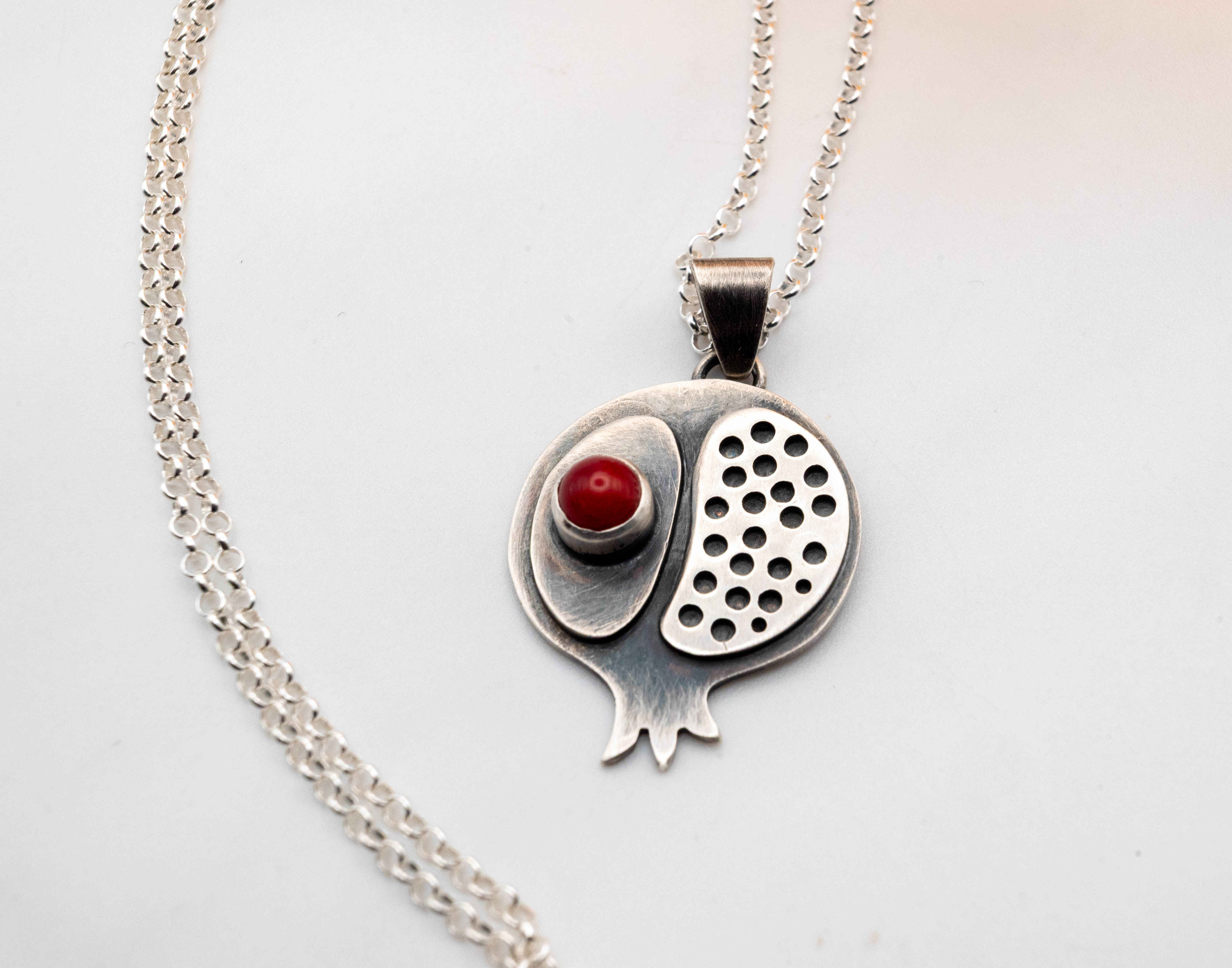 συμβολικό κόσμημα με φυσική ενέργεια και προστασία