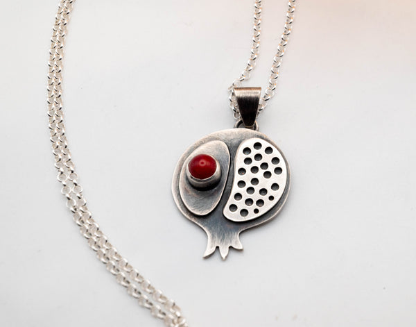 συμβολικό κόσμημα με φυσική ενέργεια και προστασία