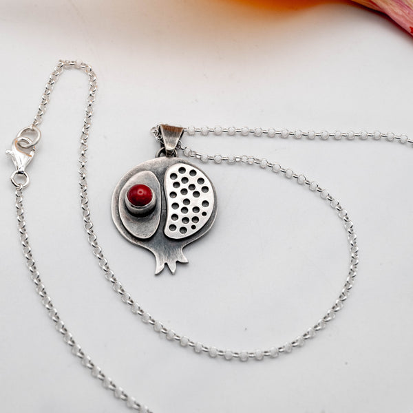 boho chic κόσμημα με ρόδι σύμβολο τύχης και ευημερίας