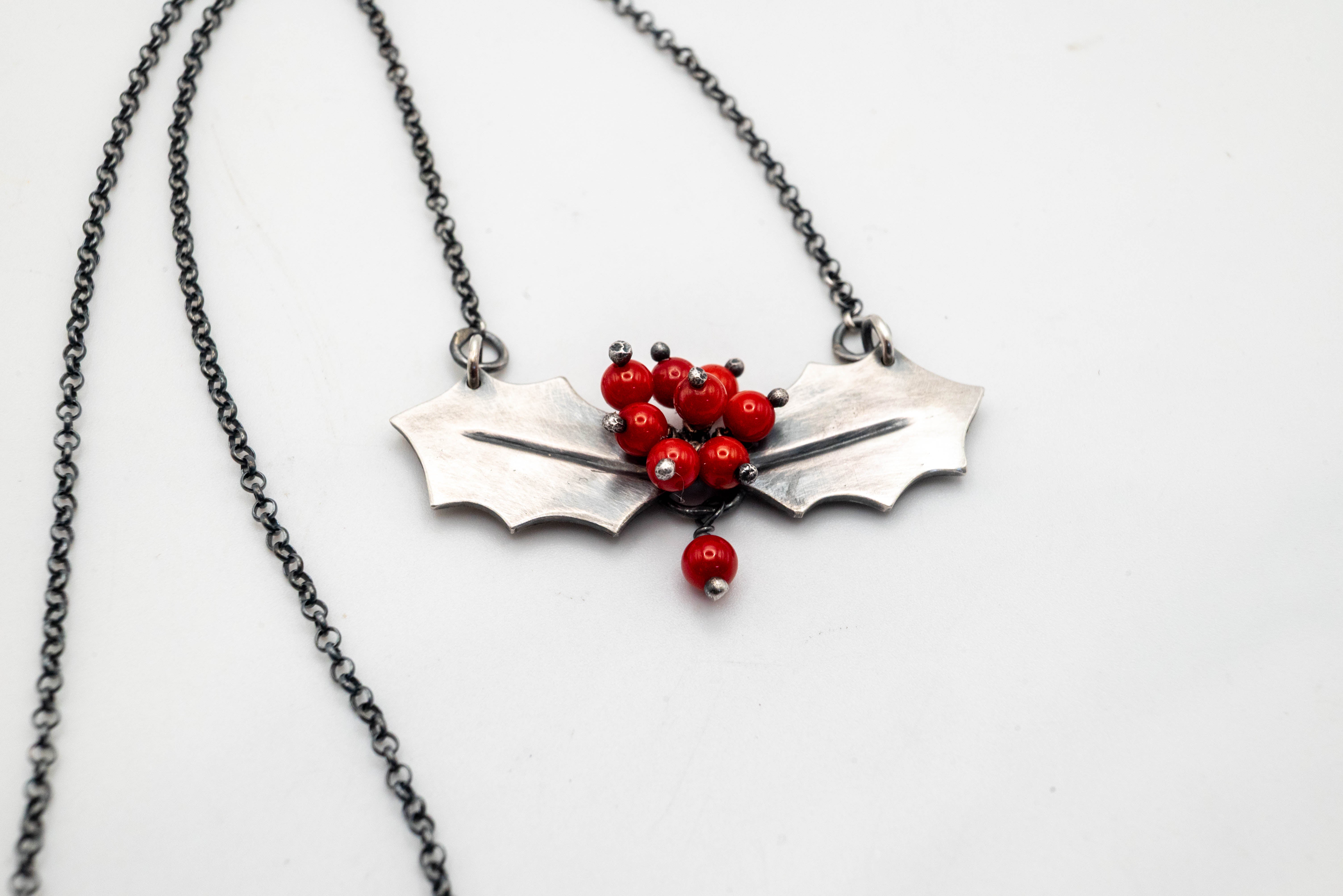 χριστουγεννιατικο δώρο γούρι για  καλή τύχη- κολιέ για προστασία και χαρά
